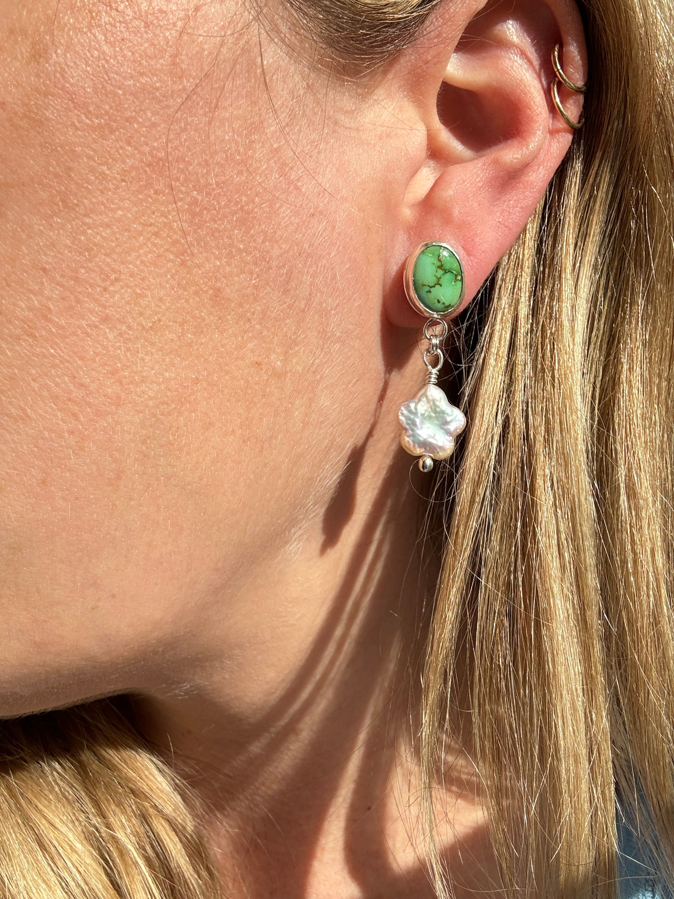 Verde Valley Turquoise set in a fine silver bezel with flower shaped pearls dangling below. The posts and ear backs are sterling silver.